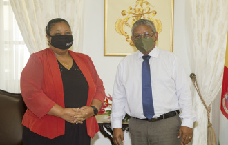 President receives the newly appointed Unisey Vice-Chancellor