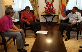 President Faure receives outgoing Archbishop of the Anglican Indian Ocean Province