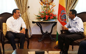 Le President Faure Recoit Le President du Conseil Regional De La Reunion