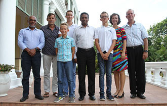 President Faure meets with Seychellois Swimmers of the FINA/HOSA Open Water Marathon Swim World Series 2018