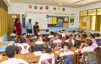 President Faure visits Takamaka Primary School